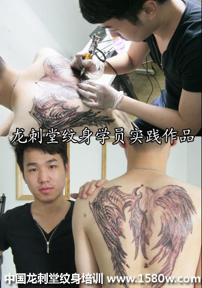 湖南湘西学纹身学员小刘背部实践作