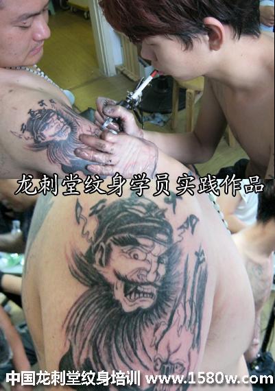 安徽滁州学纹身学员小张实践钟馗纹