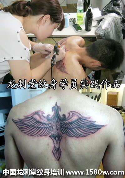 汉川学纹身学员陈梅实践翅膀纹身