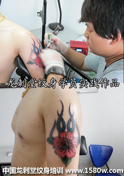 江苏泰州学纹身学员花卉纹身作品
