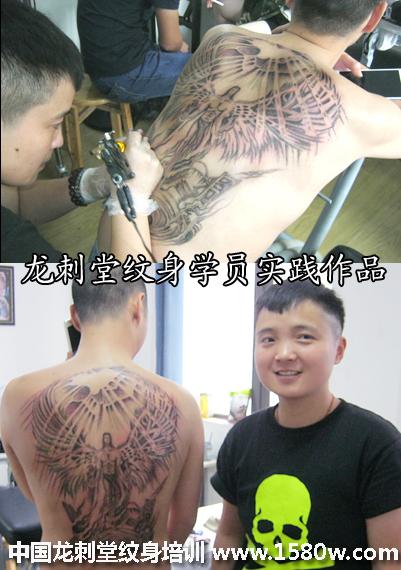 安徽池州学纹身学员徐莉满背纹身作