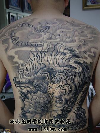 牡丹老虎纹身