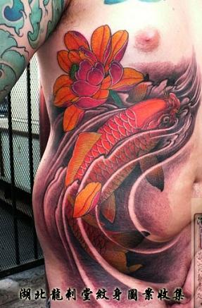 日式鲤鱼荷花纹身图案