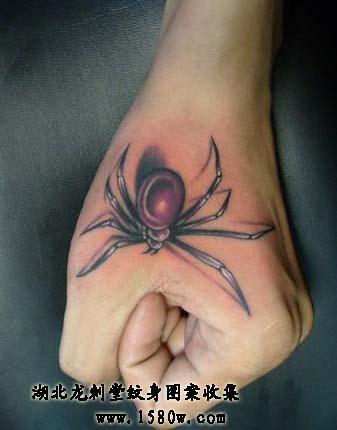 蜘蛛纹身手部纹身