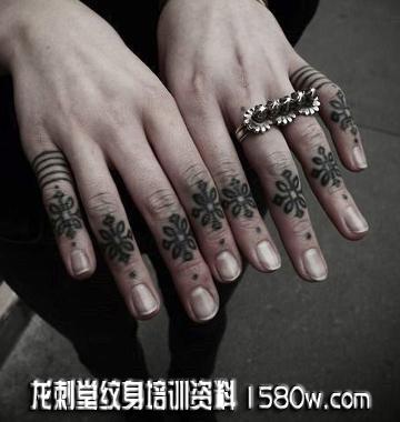 手指花纹纹身图案