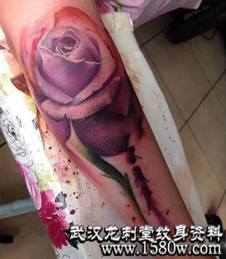 水墨水彩玫瑰花纹身