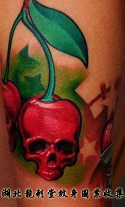 彩色水果骷髅纹身图案