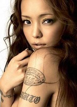 安室奈美惠纹身 明星纹身
